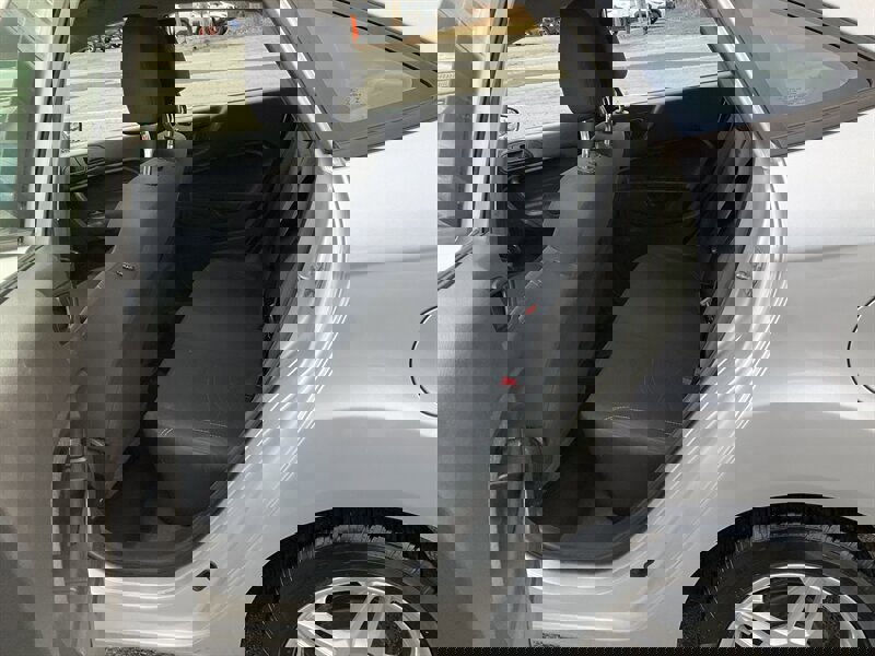 Used 2019 Ford Fiesta SE image 12