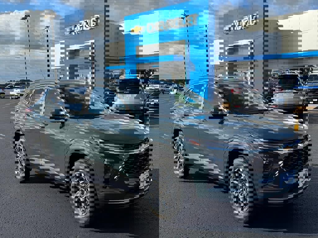 Used 2025 Chevrolet Trax LT w/ LT Convenience Package