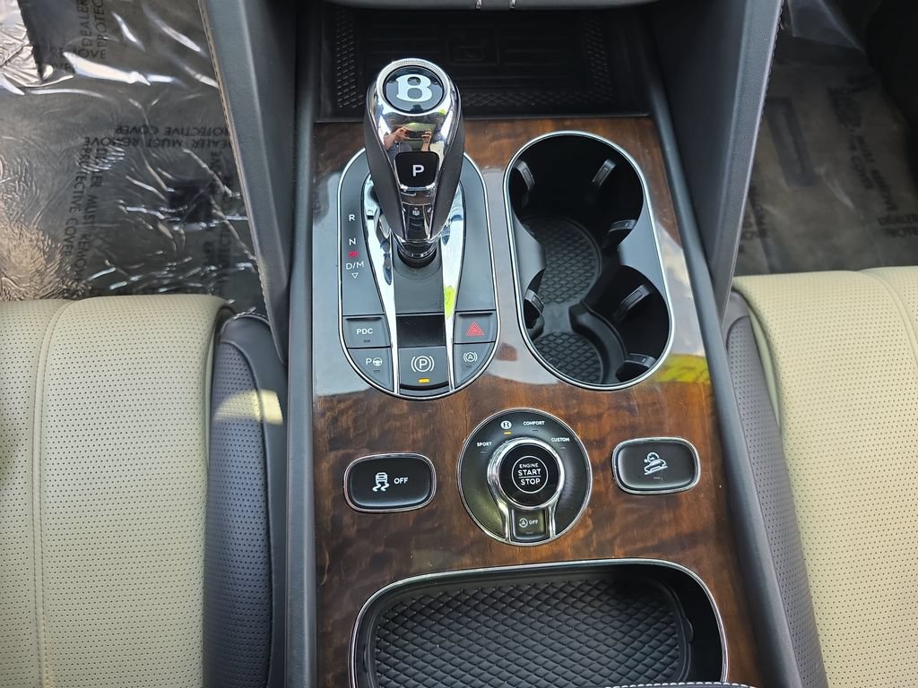 Used 2021 Bentley Bentayga AWD/4WD image 28