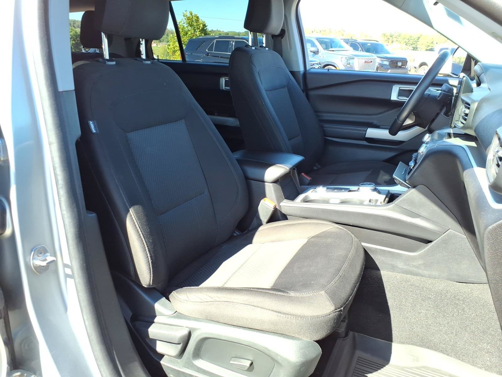 Used 2023 Ford Explorer XLT AWD/4WD image 8