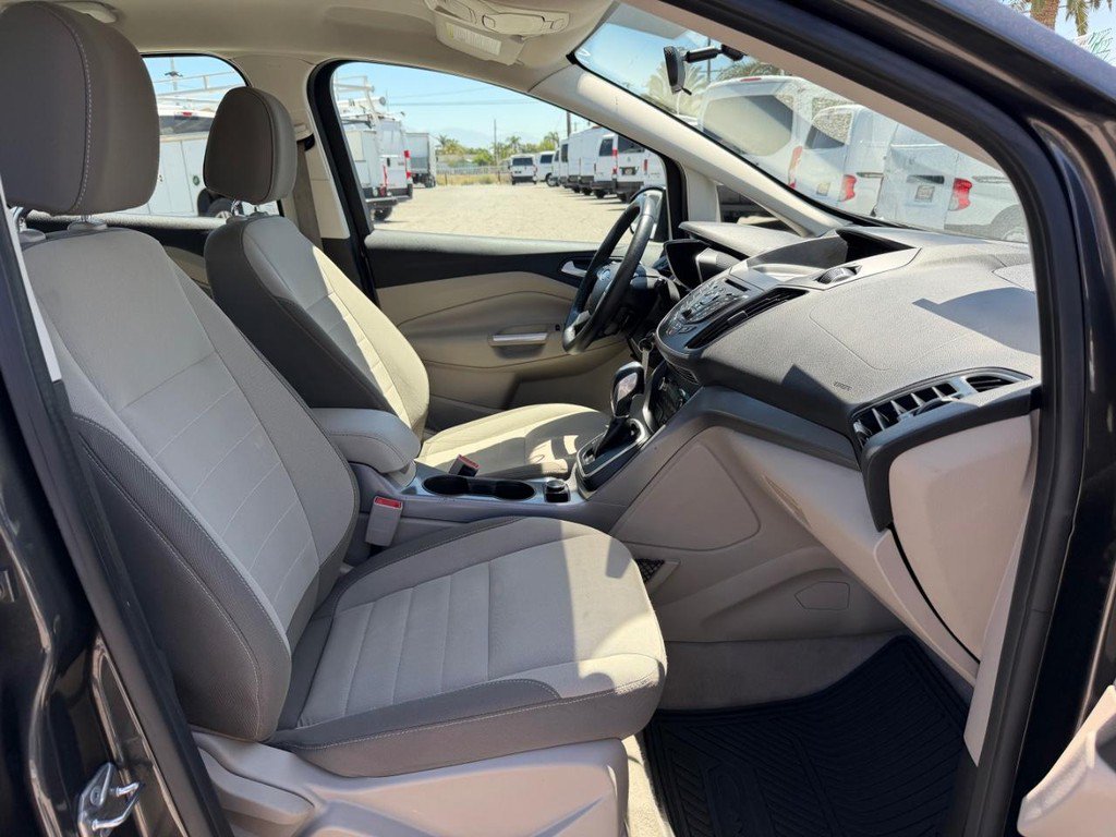 Used 2016 Ford C-MAX SE w/ Interior Protection Package FWD image 21