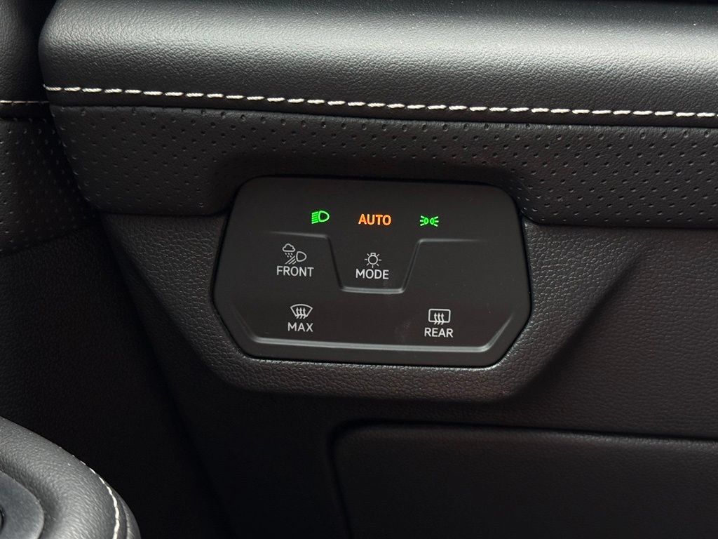Used 2025 Volkswagen Atlas SE AWD/4WD image 28