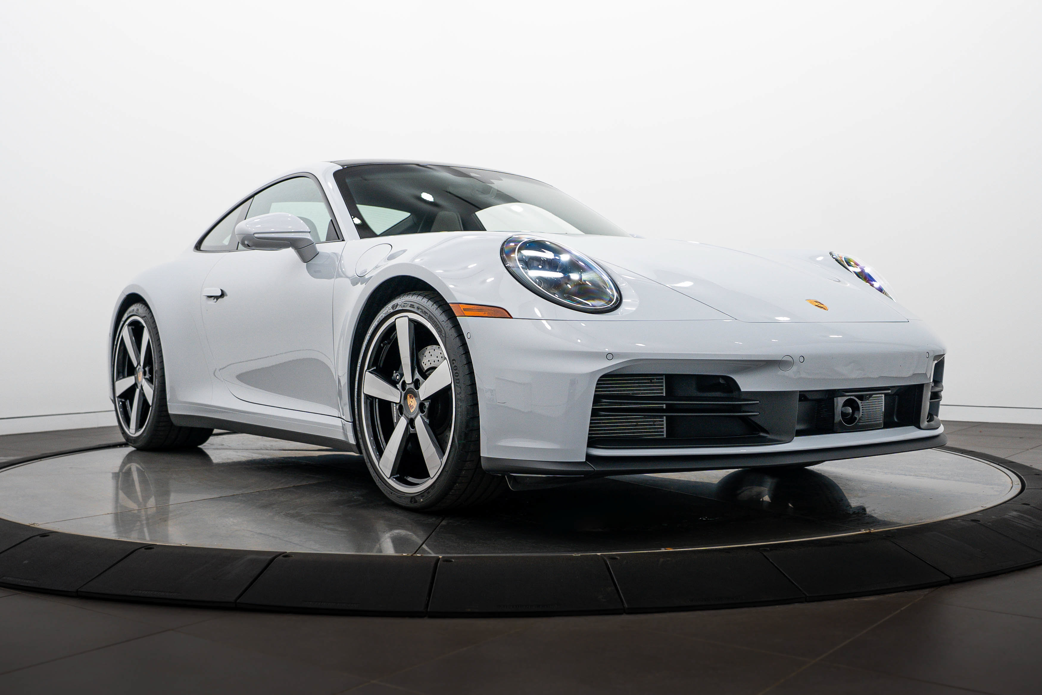 Certified 2025 Porsche 911 Carrera RWD image 9
