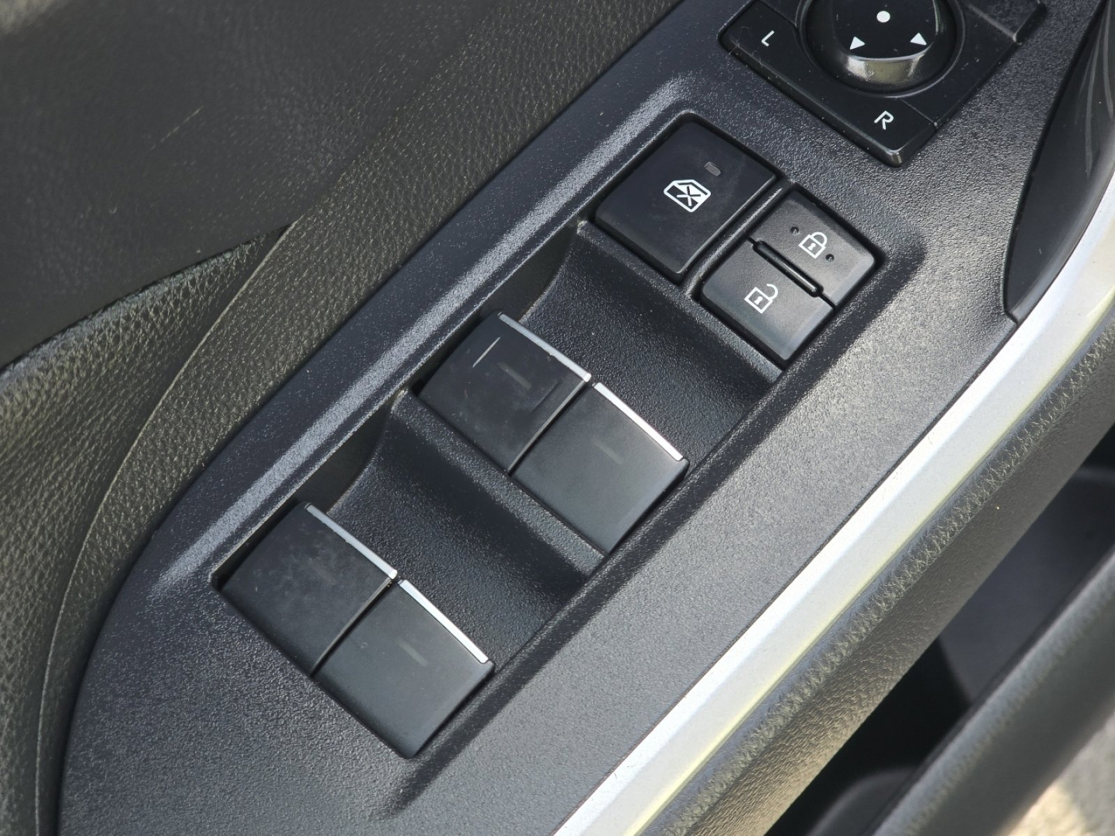 Used 2022 Toyota RAV4 XLE Premium image 26