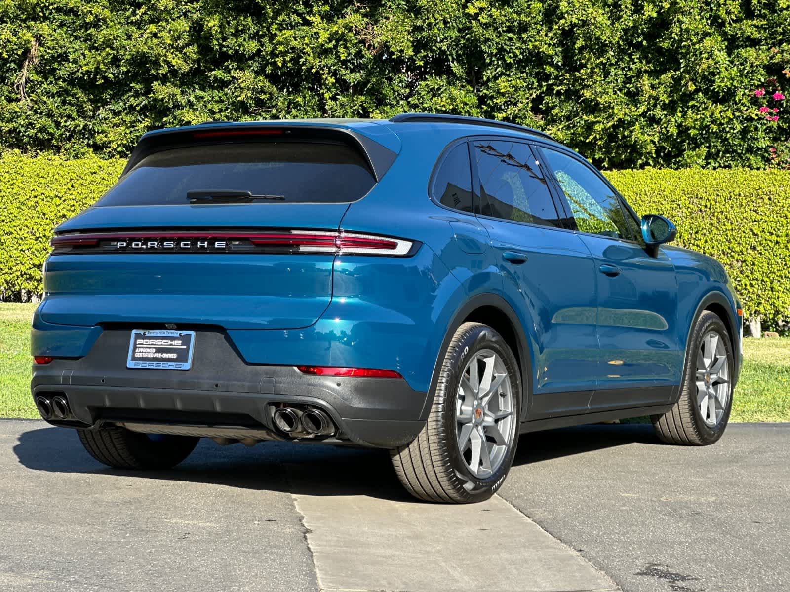 Certified 2025 Porsche Cayenne AWD/4WD image 8