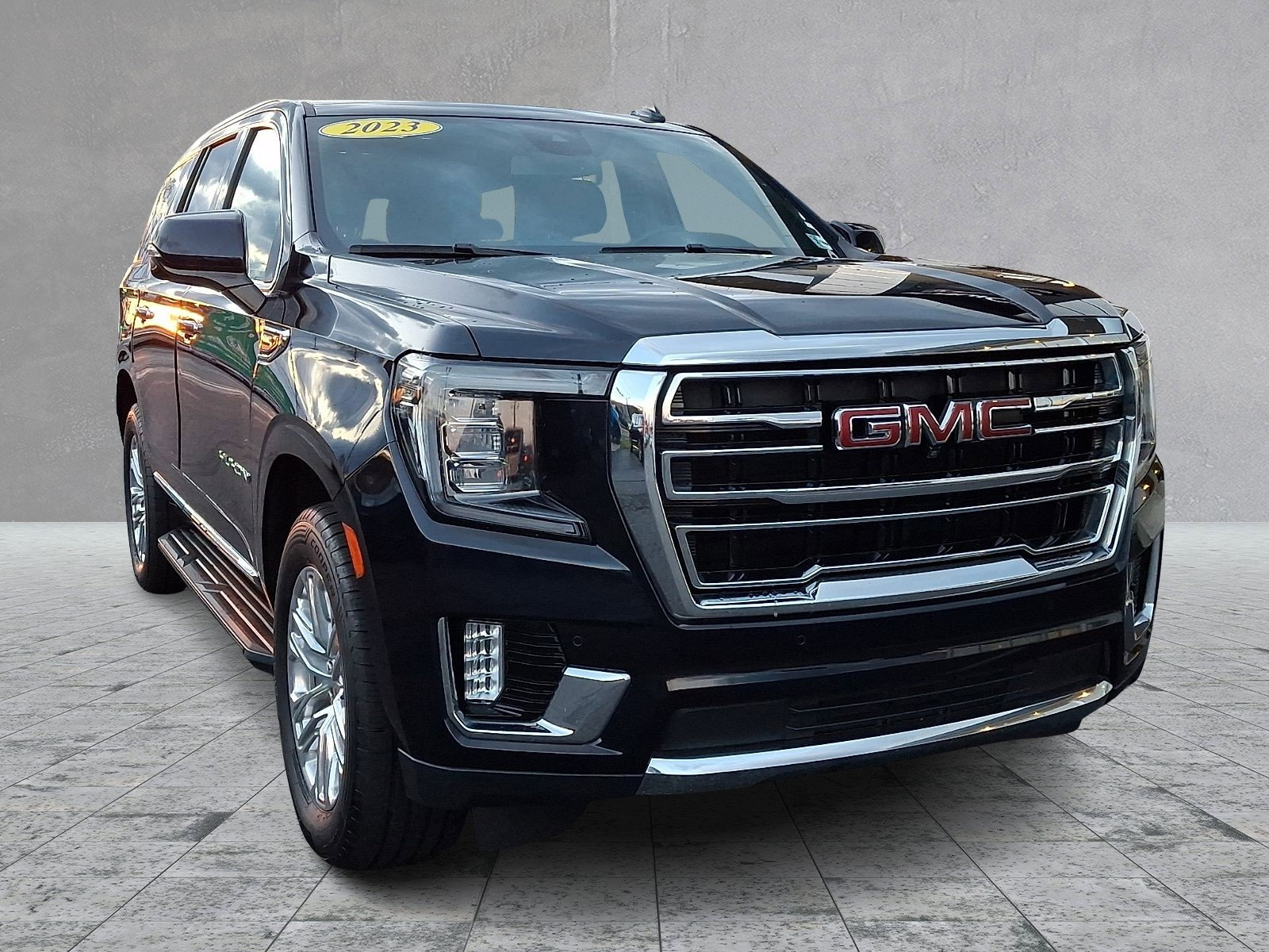 Certified 2023 GMC Yukon SLT w/ SLT Luxury Package image 2