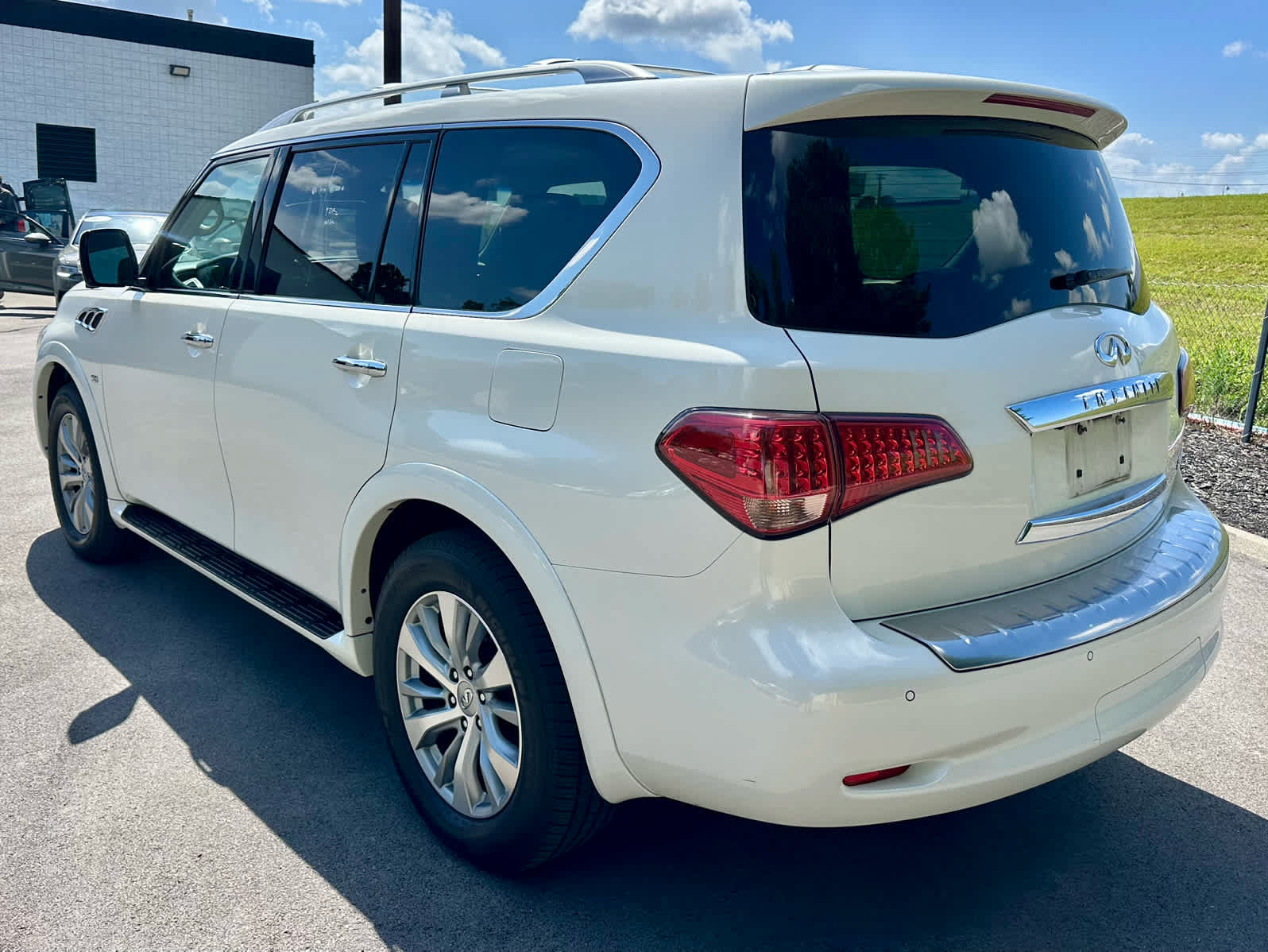 Used 2017 INFINITI QX80 2WD w/ Driver Assistance Package image 7