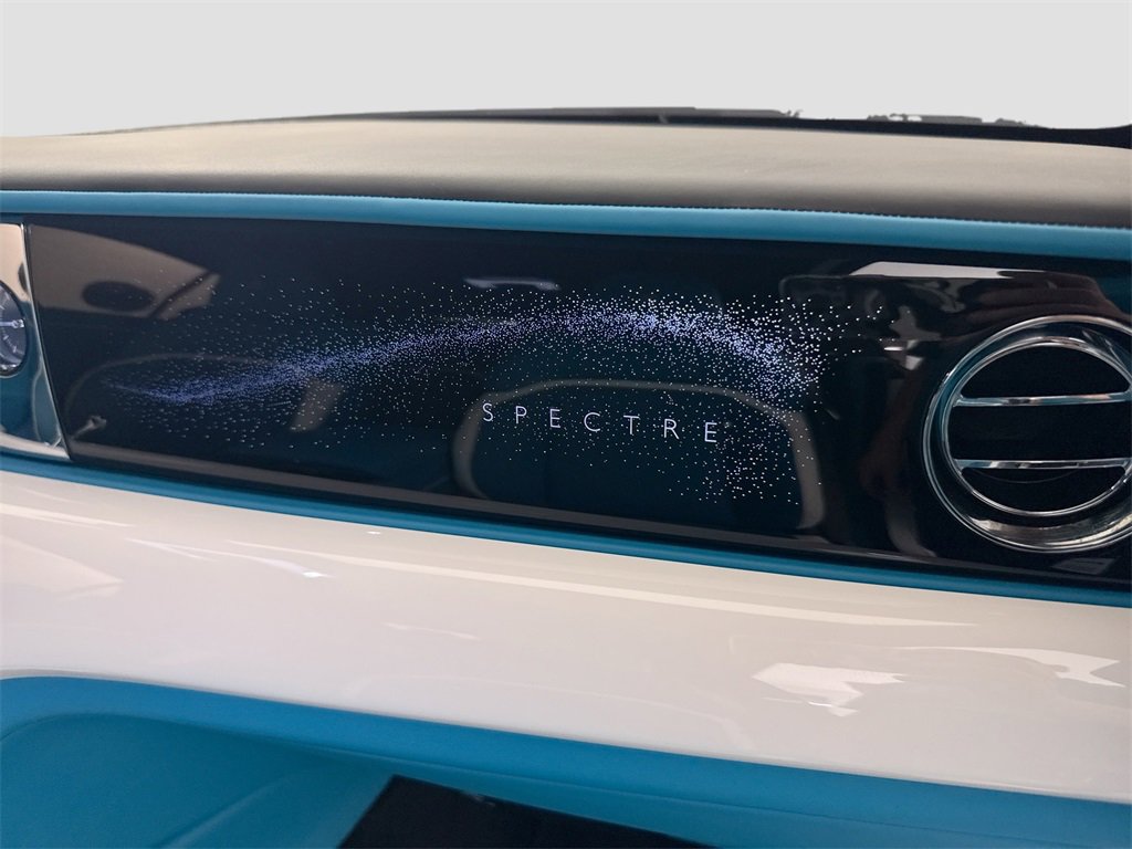 Used 2025 Rolls-Royce Spectre image 36
