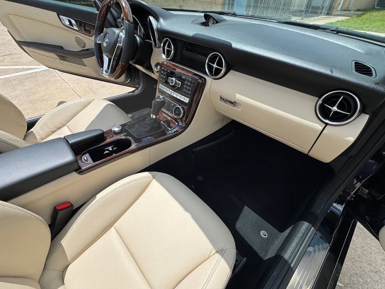 Used 2013 Mercedes-Benz SLK 250 image 32
