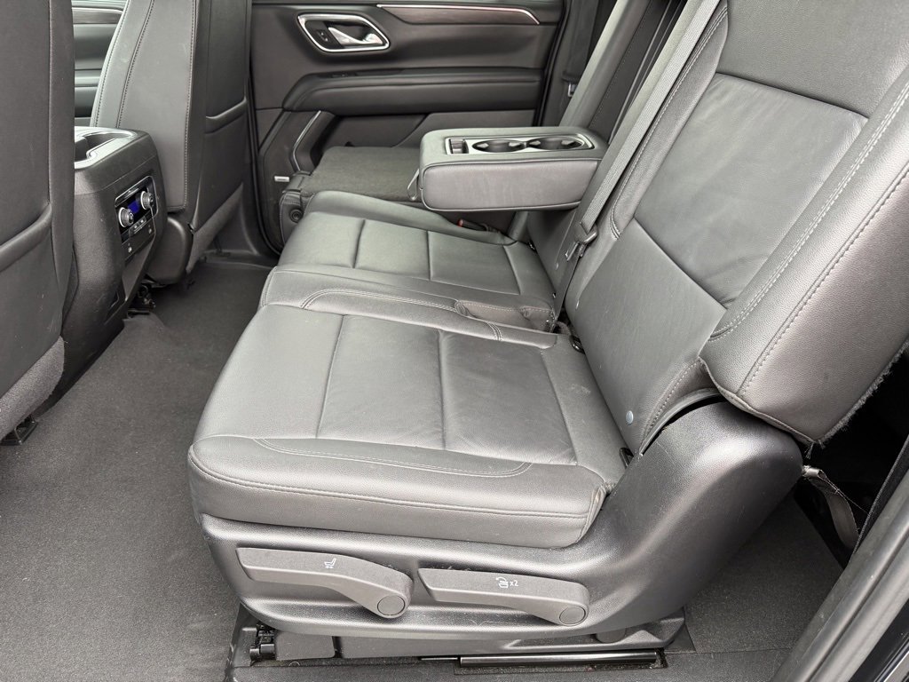 Used 2024 Chevrolet Suburban LT image 24