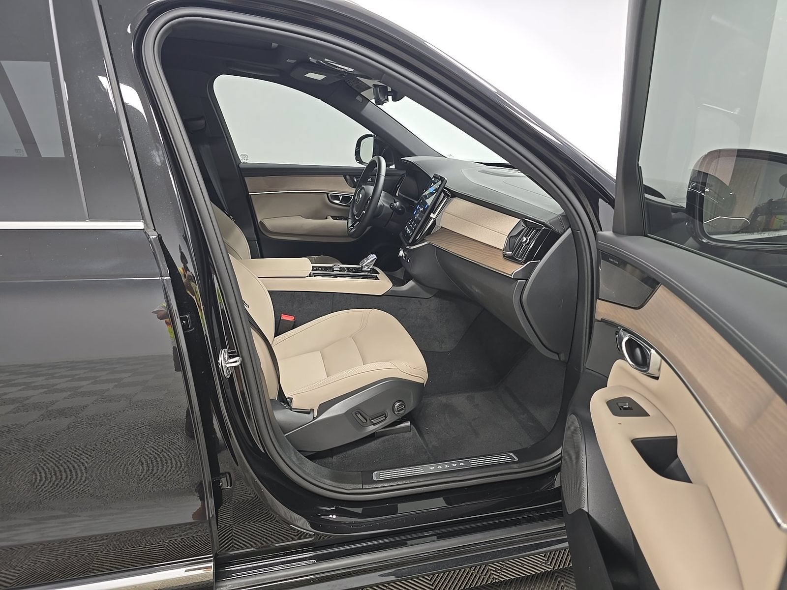Used 2026 Volvo XC90 B5 Plus AWD/4WD image 11