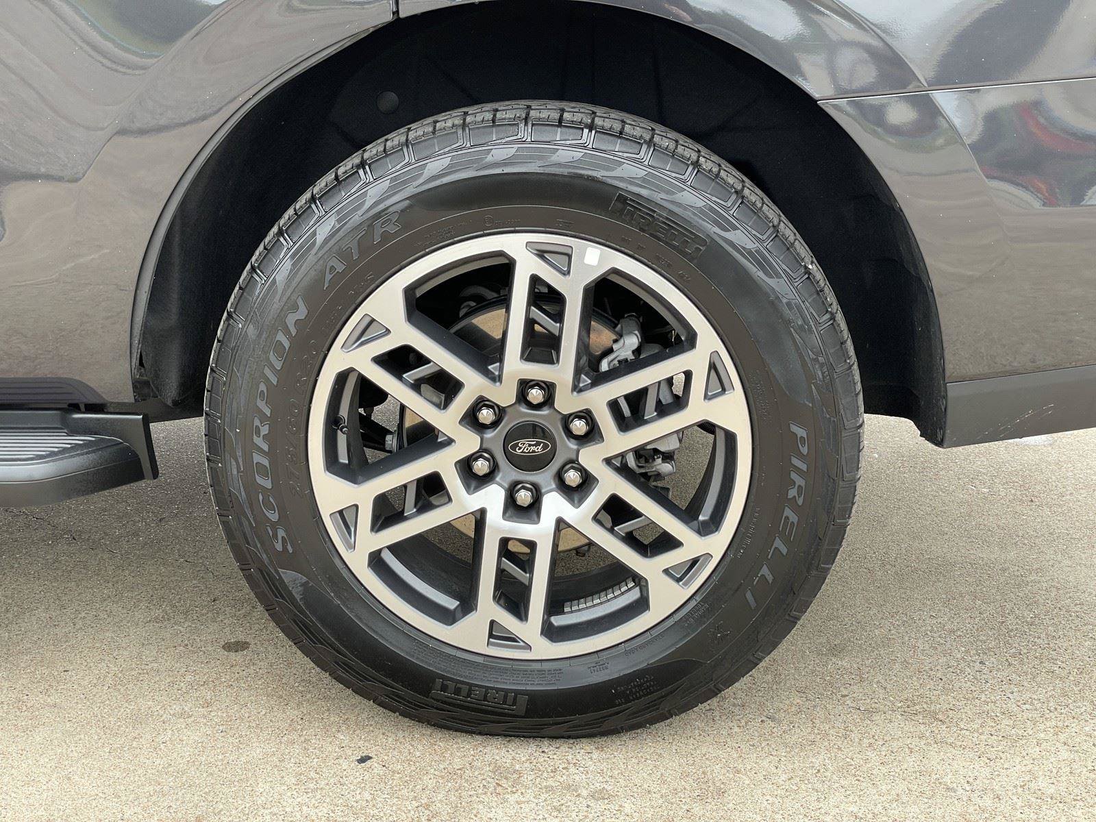 Used 2025 Ford Expedition Active AWD/4WD image 59