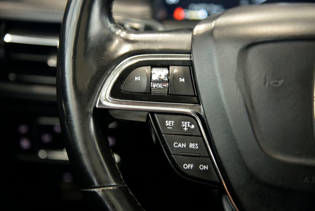 Used 2023 Lincoln Nautilus Reserve AWD/4WD image 23