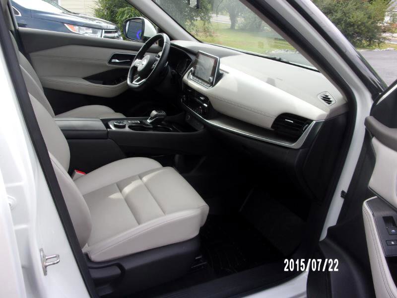 Used 2021 Nissan Rogue SV w/ Premium Package image 12