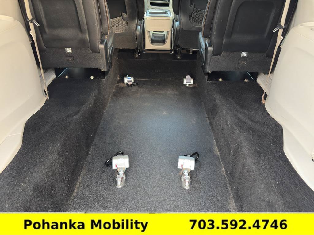 Used 2018 Chrysler Pacifica Touring-L FWD image 9