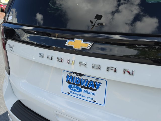 Used 2025 Chevrolet Suburban LS RWD image 7