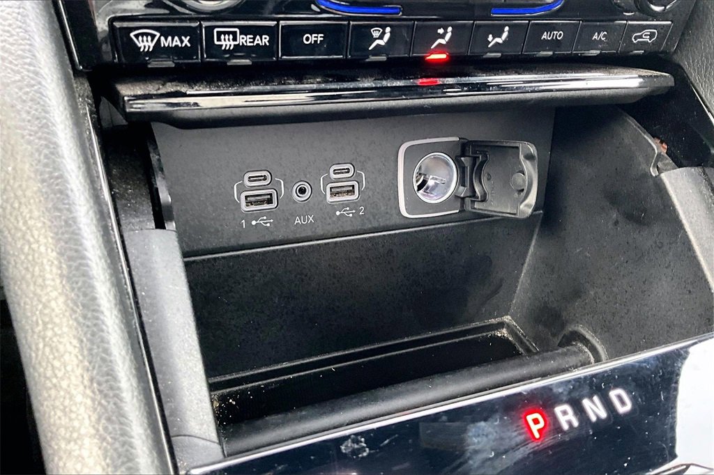 Used 2023 Jeep Grand Cherokee Overland w/ MOPAR Finishing Package image 22