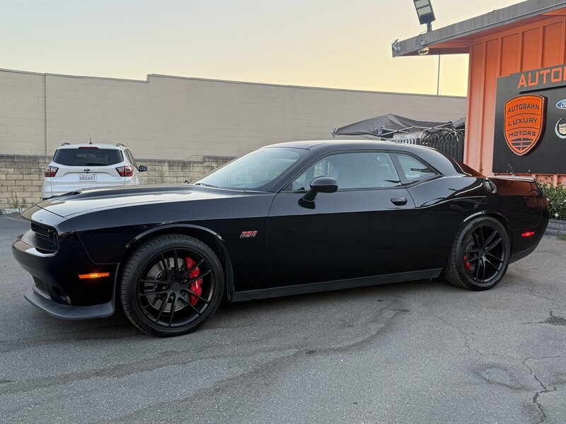 Used 2016 Dodge Challenger SRT RWD image 7