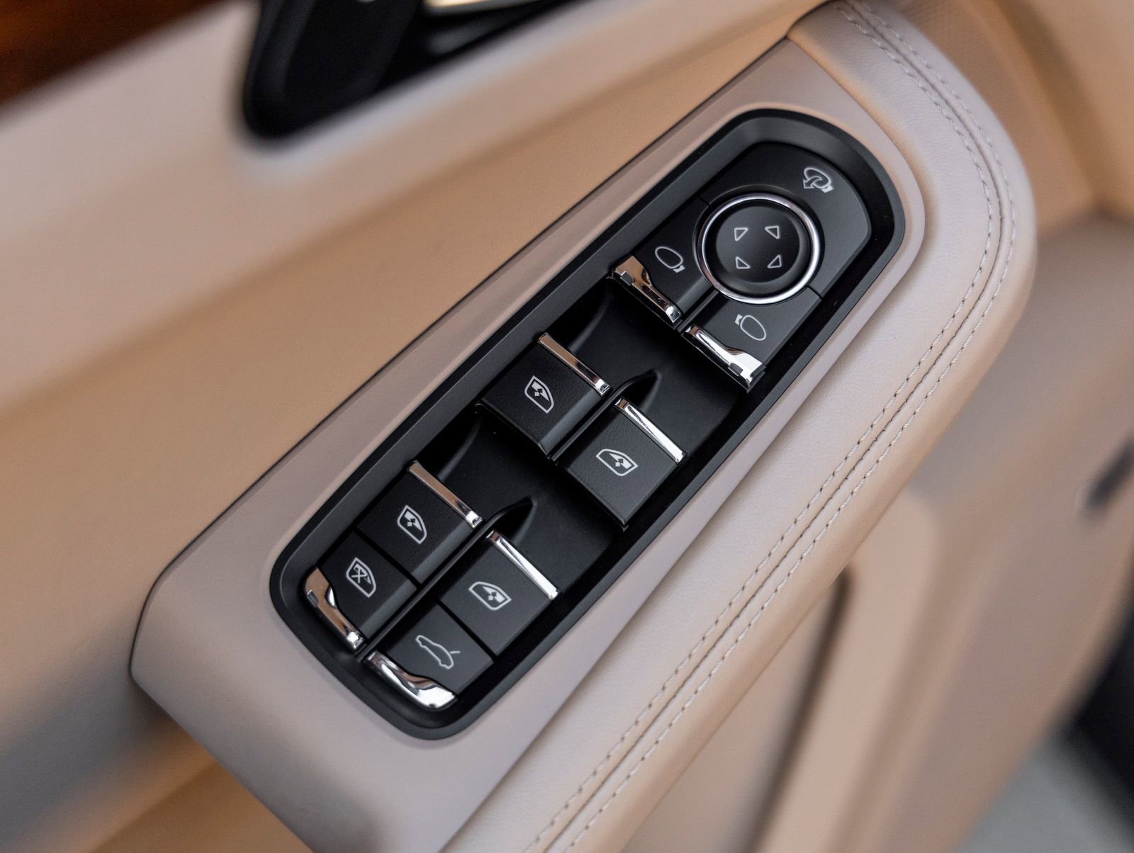 Certified 2023 Porsche Macan image 22