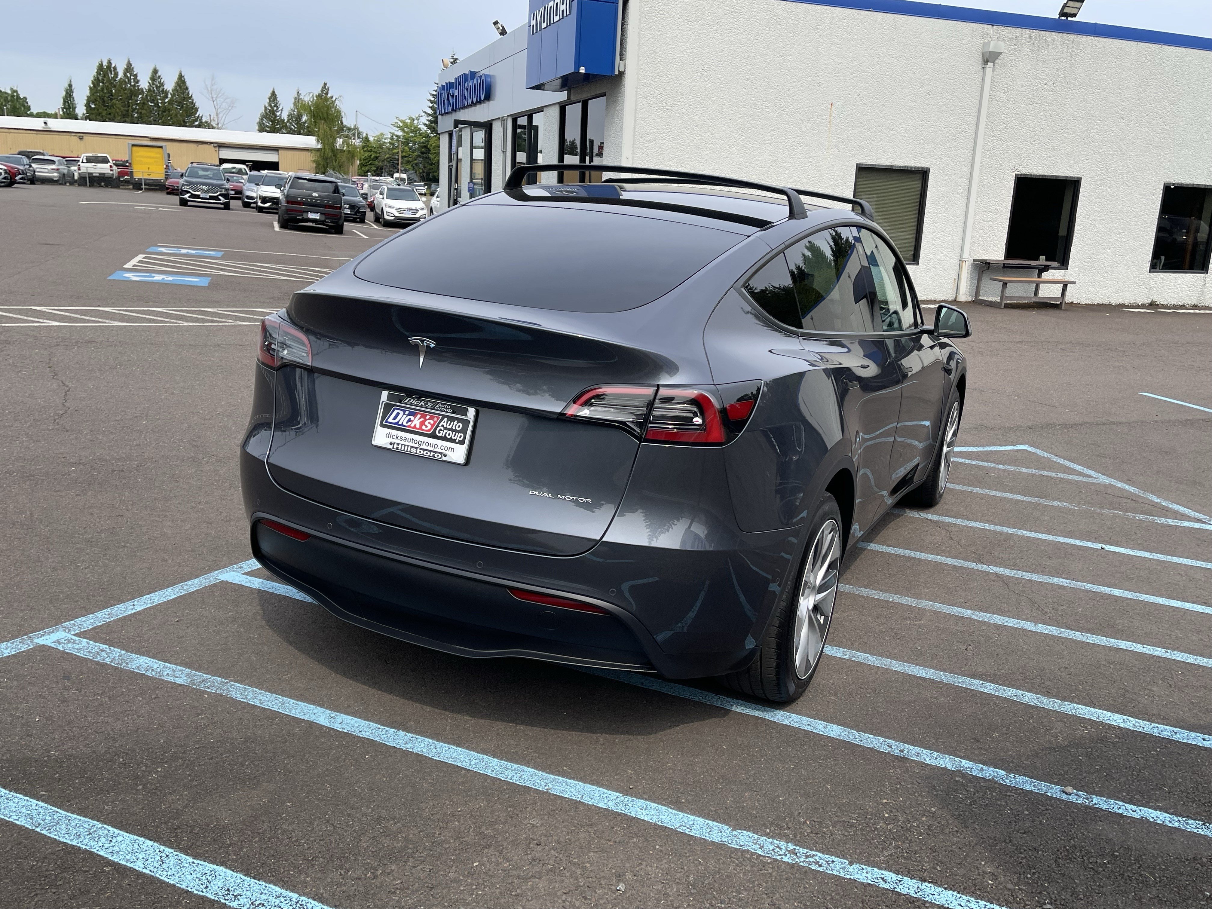 Used 2022 Tesla Model Y Long Range AWD/4WD image 5