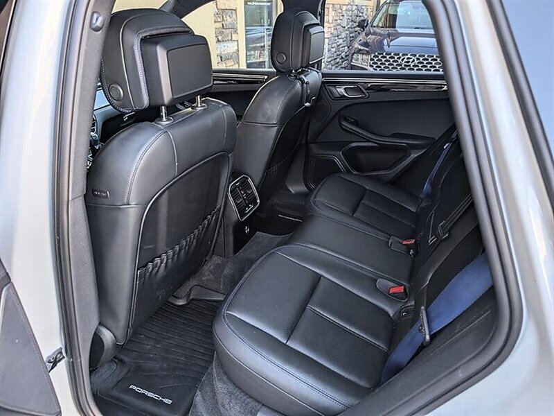 Used 2023 Porsche Macan Turbo AWD/4WD image 26