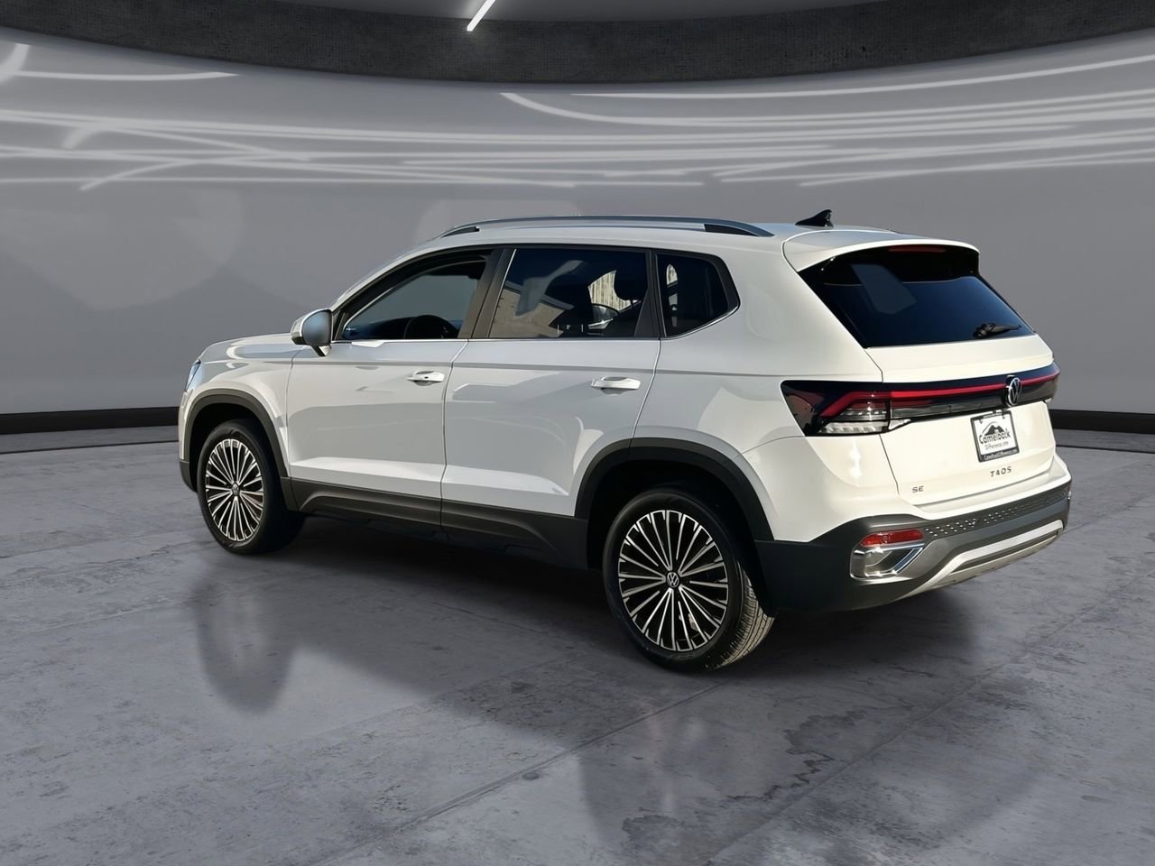 Certified 2025 Volkswagen Taos SE image 4