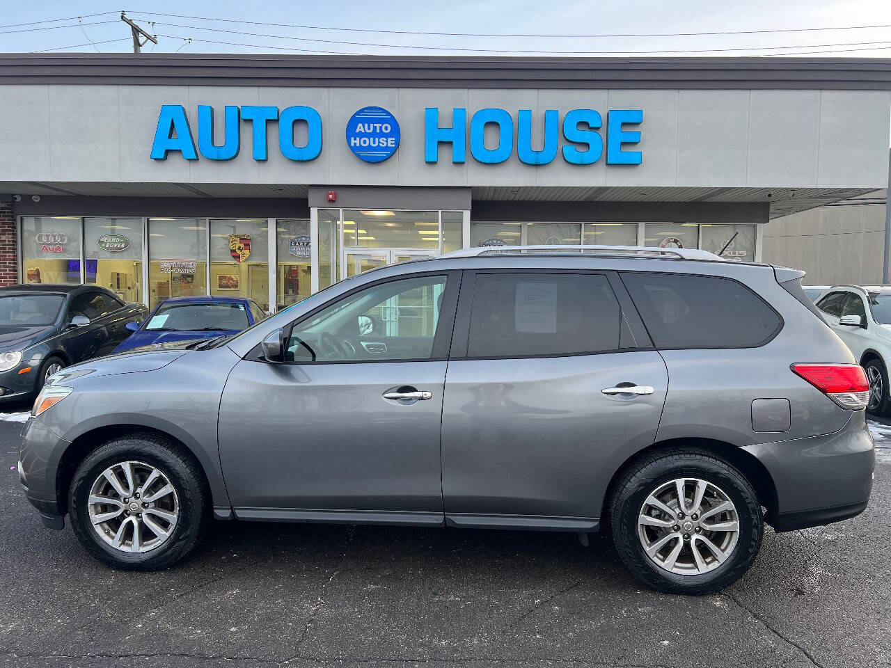 Used 2015 Nissan Pathfinder SV image 8