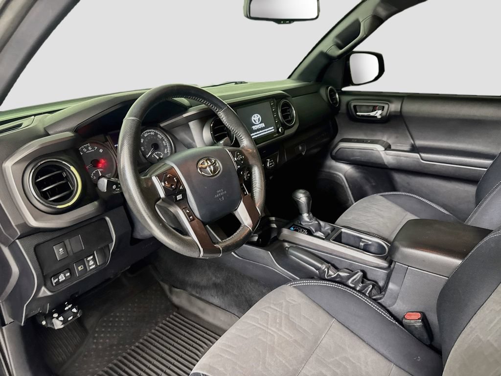 Used 2020 Toyota Tacoma TRD Off-Road w/ Technology Package AWD/4WD image 10