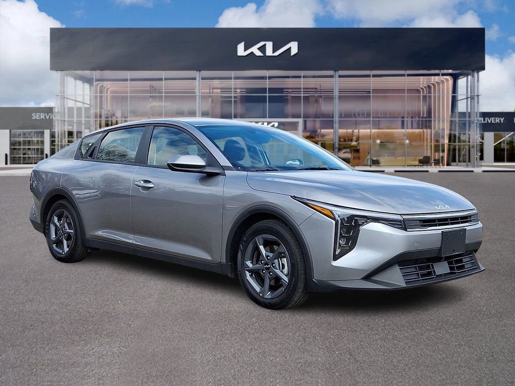 Certified 2025 Kia K4 LXS image 1