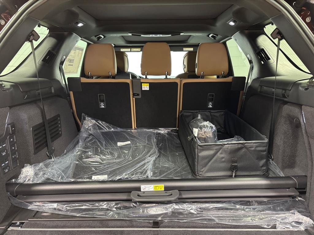New 2026 Land Rover Discovery Limited Edition AWD/4WD image 40
