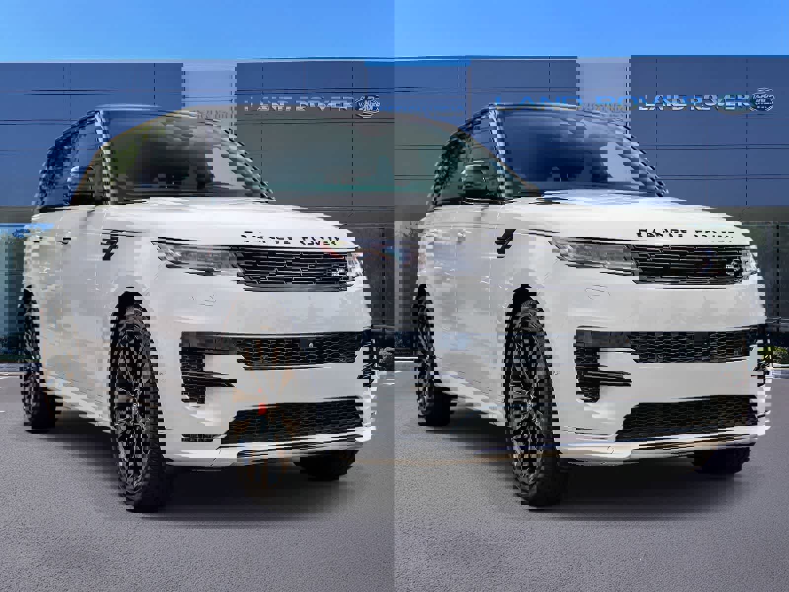 Used 2024 Land Rover Range Rover Sport Dynamic SE image 3