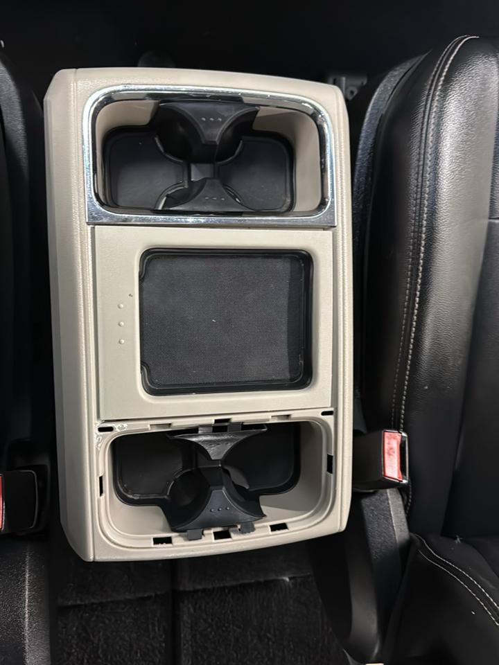 Used 2015 Chrysler Town & Country Touring FWD image 24