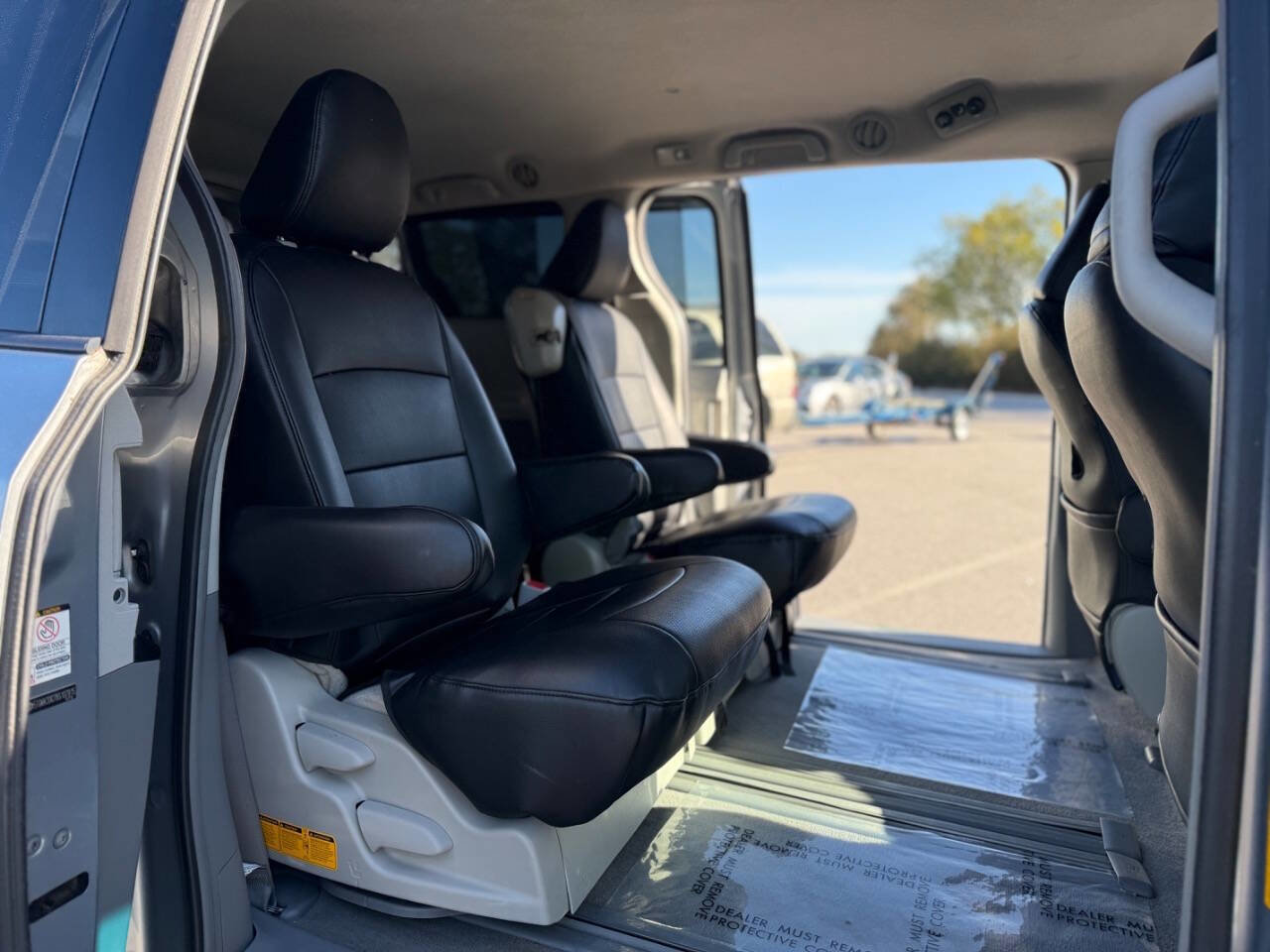 Used 2011 Toyota Sienna LE image 27