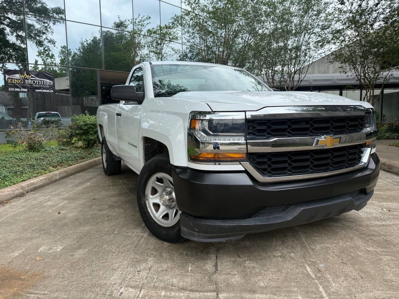 Used 2018 Chevrolet Silverado 1500 W/T RWD image 2