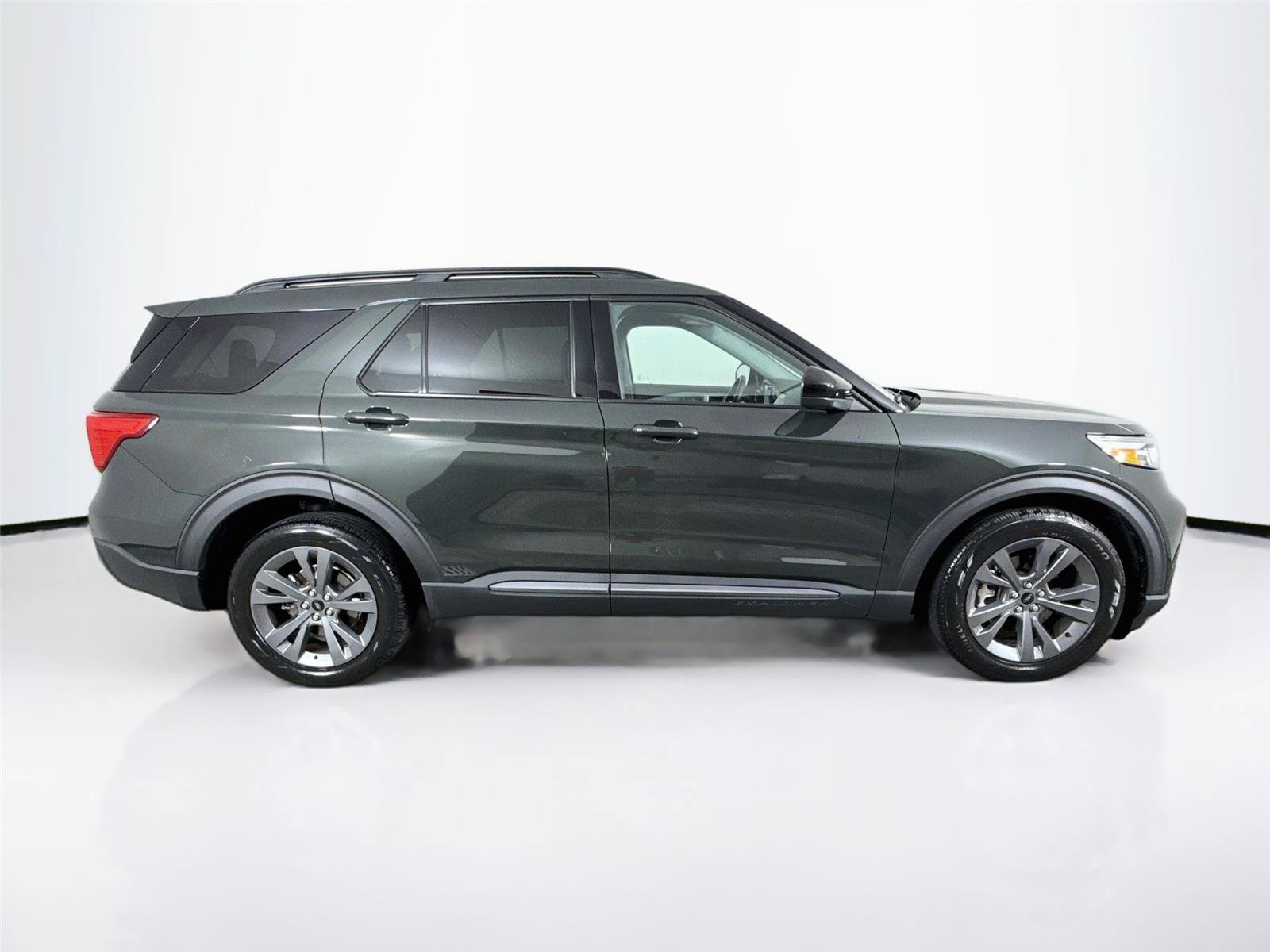 Used 2023 Ford Explorer XLT w/ Equipment Group 202A RWD image 37