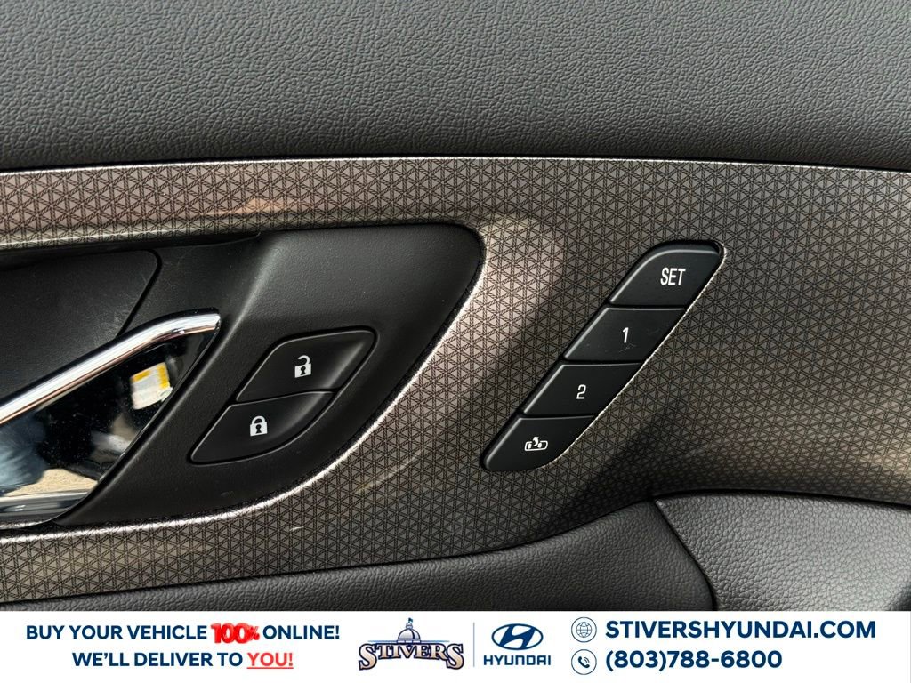 Used 2023 Chevrolet Traverse Premier image 33