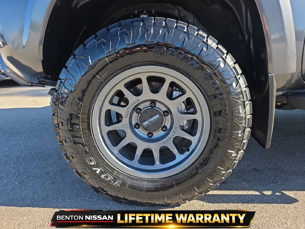 Used 2022 Toyota Tacoma TRD Sport w/ Technology Package AWD/4WD image 8