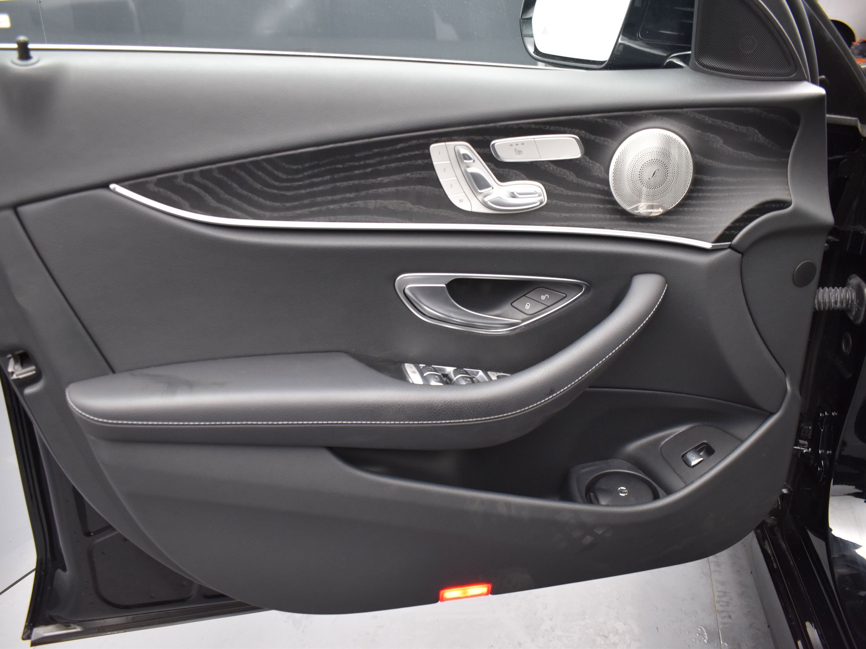 Used 2022 Mercedes-Benz E 350 4MATIC Sedan image 5