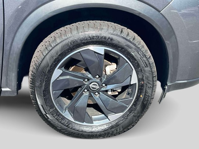 Used 2025 Nissan Rogue SV AWD/4WD image 11