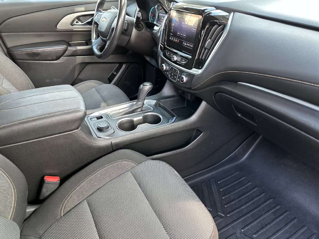 Used 2020 Chevrolet Traverse LT FWD image 16