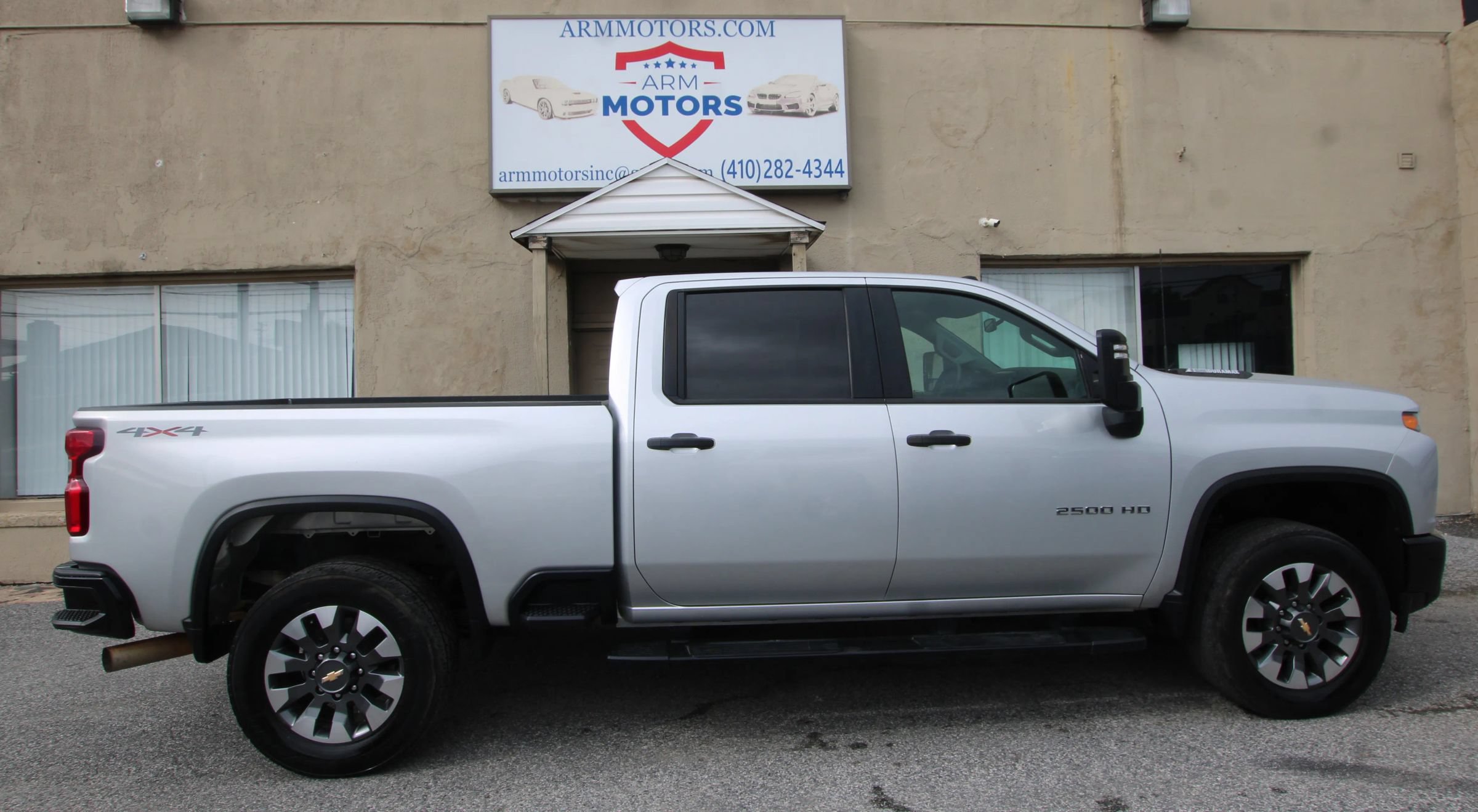 Used 2021 Chevrolet Silverado 2500 Custom w/ Custom Value Package AWD/4WD image 4