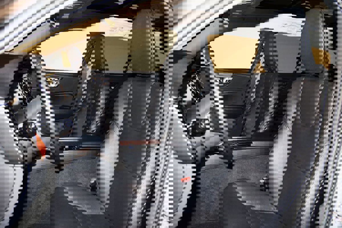 Used 2025 Volvo V60 B5 Cross Country Plus image 33