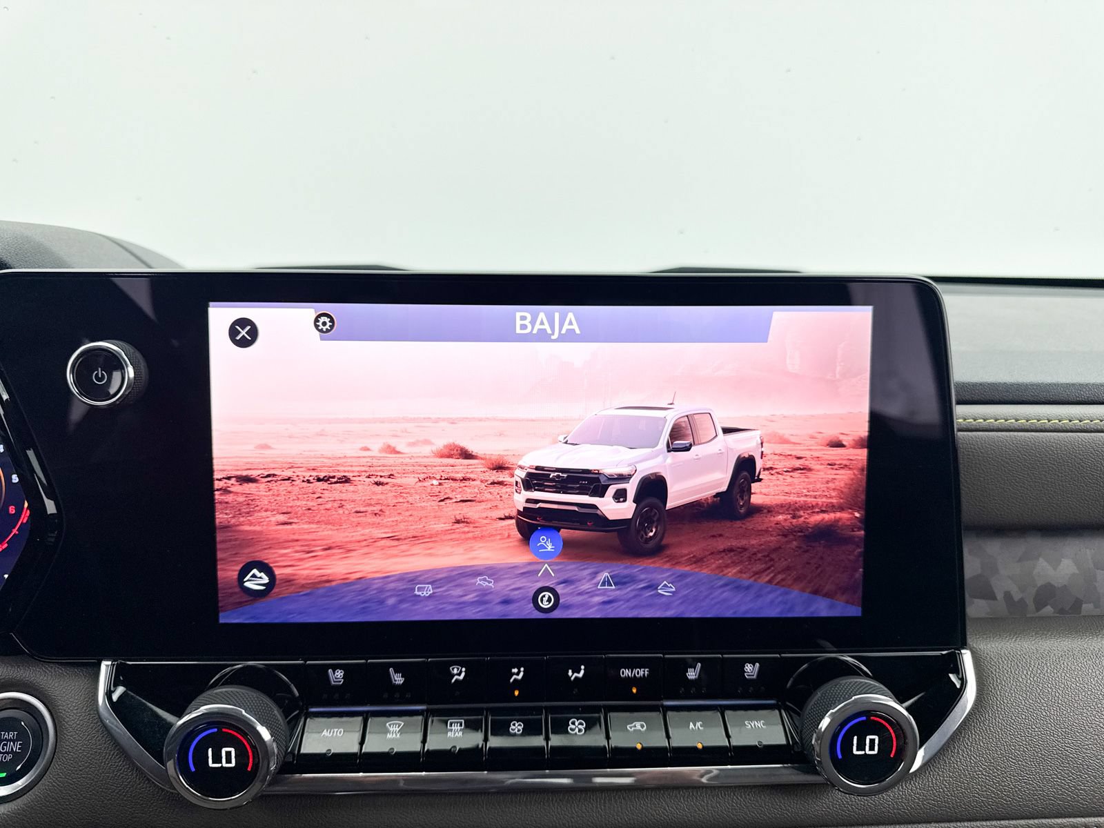 Used 2024 Chevrolet Colorado ZR2 w/ ZR2 Convenience Package III AWD/4WD image 11