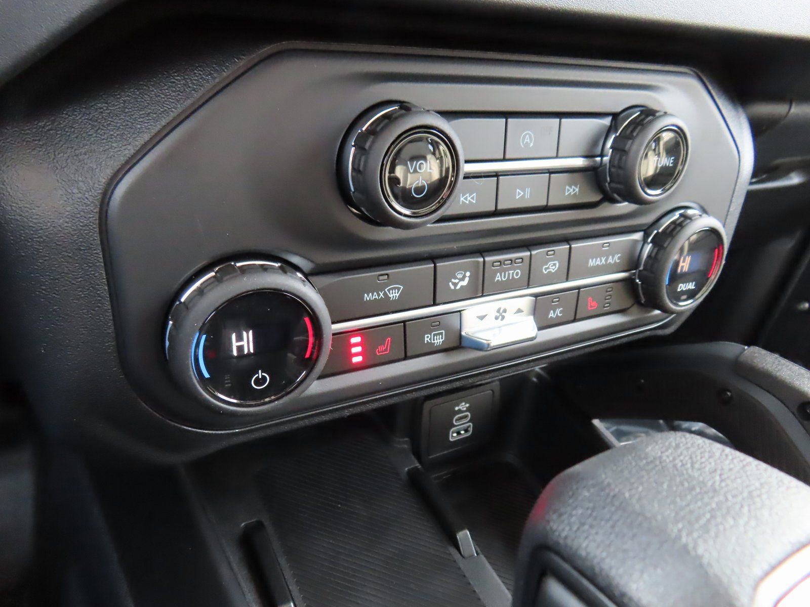 New 2026 Ford Bronco Big Bend w/ Black Diamond Package image 15