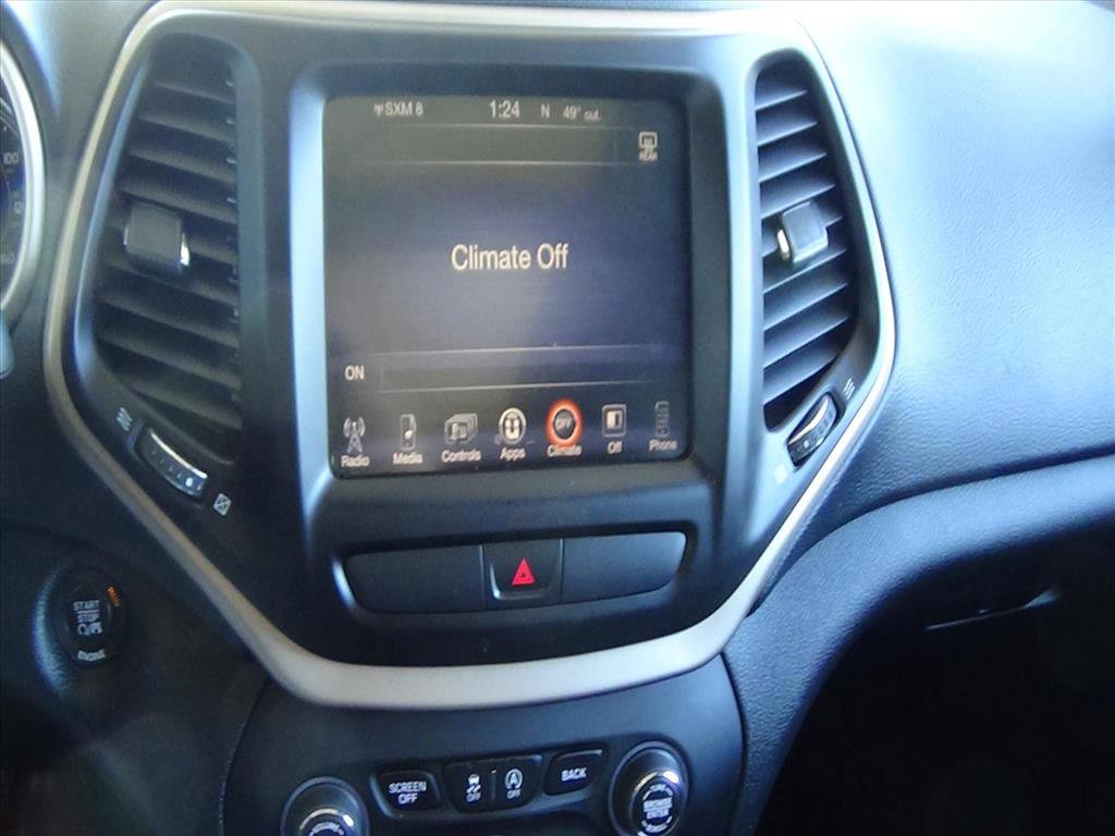 Used 2015 Jeep Cherokee Latitude w/ Comfort/Convenience Group image 19