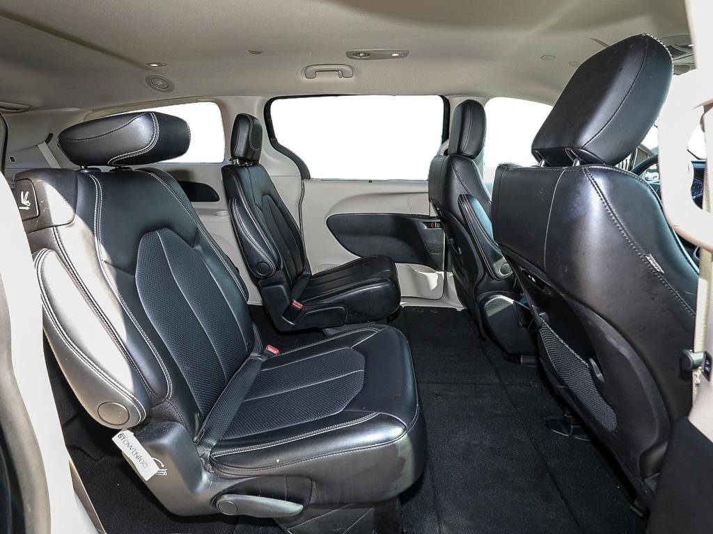 Used 2024 Chrysler Pacifica Touring-L FWD image 22