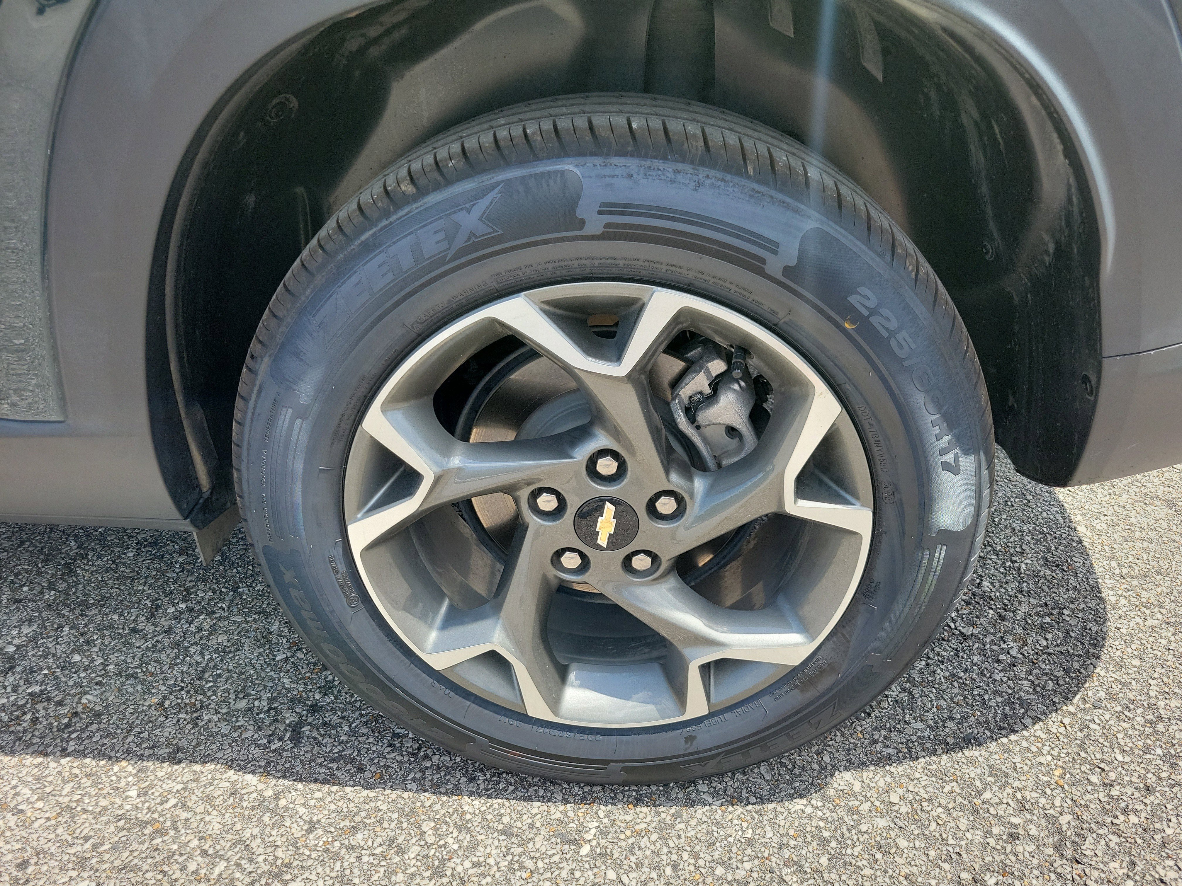 Used 2025 Chevrolet Trax LT FWD image 22