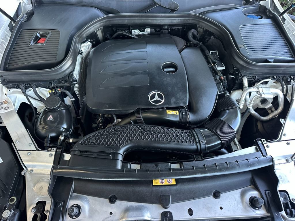 Used 2021 Mercedes-Benz GLC 300 4MATIC image 28