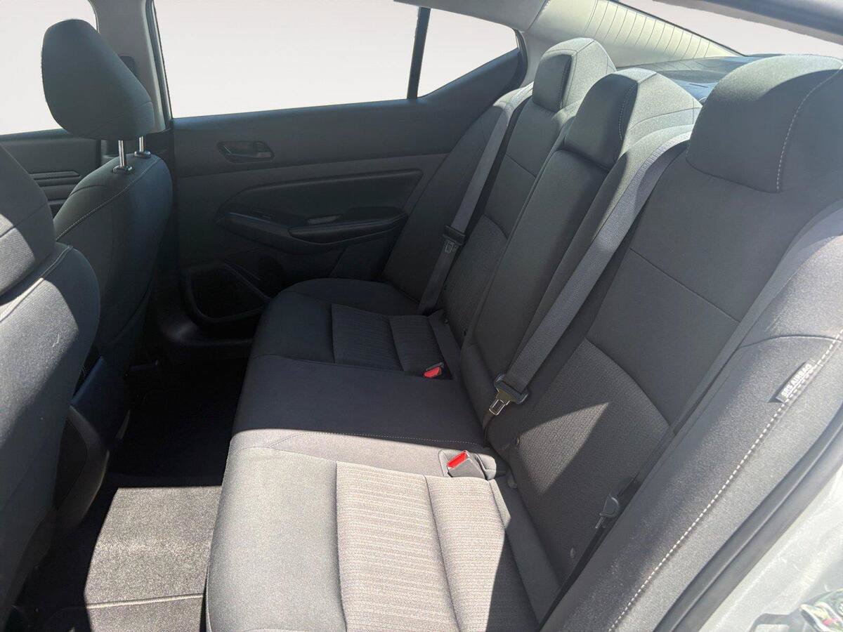 Used 2024 Nissan Altima 2.5 SV FWD image 13