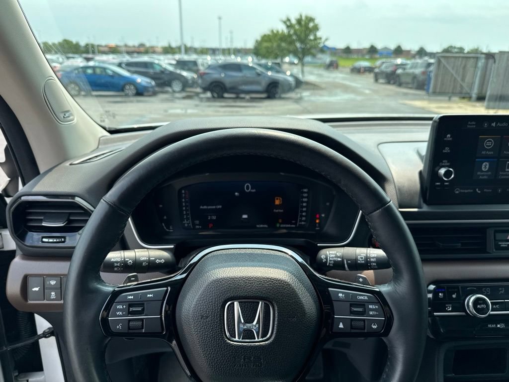 Used 2025 Honda Pilot Elite image 13